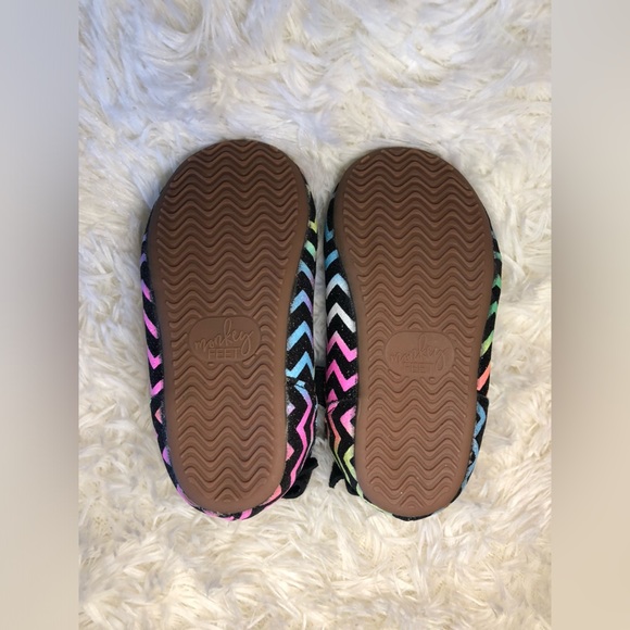 Monkey Feet Multicolor Chevron Kids Slippers with Bow NWOT 18-24M - Picture 10 of 16